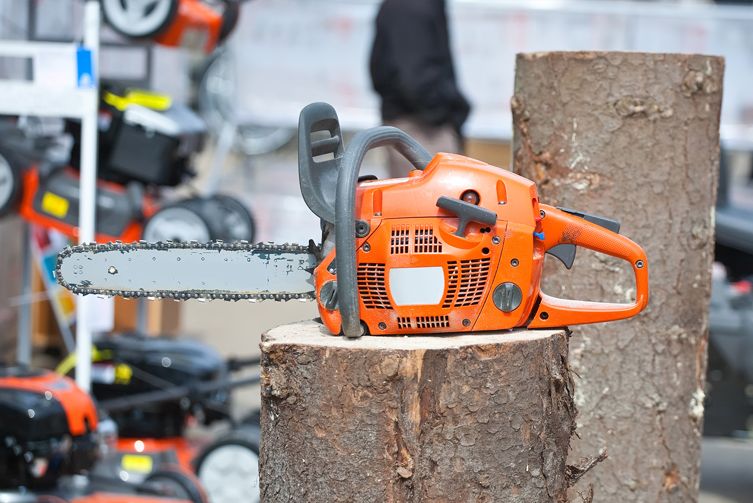 Prawidłowo naostrzone piły to gwarancja dokładnej, szybkiej i bezpiecznej pracy. W naszym serwisie zajmujemy się kompleksowym ostrzeniem oraz regeneracją pił tarczowych, łańcuchowych i taśmowych, przywracając im fabryczną ostrość i wydajność. Dzięki specjalistycznym maszynom oraz doświadczeniu naszych techników zapewniamy najwyższą jakość usług.