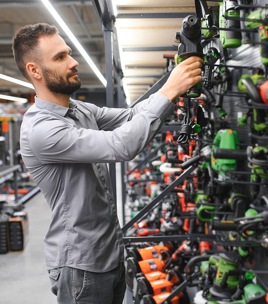 W naszym serwisie elektronarzędzi zajmujemy się kompleksową naprawą oraz konserwacją urządzeń elektrycznych i akumulatorowych. Obsługujemy zarówno klientów indywidualnych, jak i firmy, które na co dzień korzystają ze specjalistycznych narzędzi w pracy. Dzięki doświadczeniu i zapleczu technicznemu jesteśmy w stanie szybko i skutecznie przywrócić sprawność nawet mocno eksploatowanym urządzeniom.